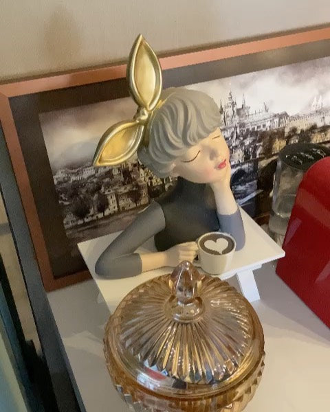 Busto Decorativo Lili Max Café Estatueta